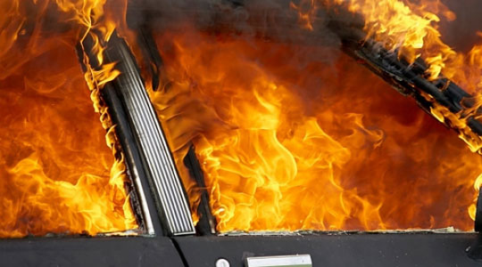 Изгоре возило во Грчец