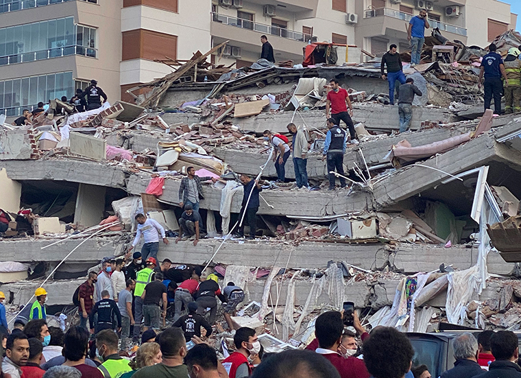 Бројот на жртви во земјотресот во Турција се искачи на 100, во болница 147 лица