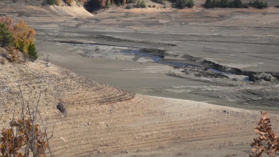 Мавровското езеро се празни- надлежните се правдаат на лошата хидролошка состојба