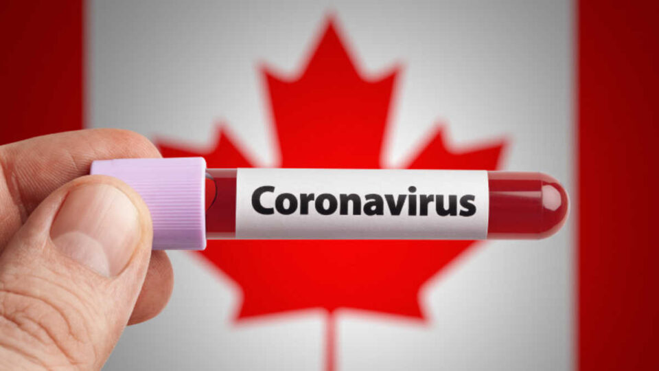 Канада воведува задолжителни вакцини за федералните службеници и за превоз