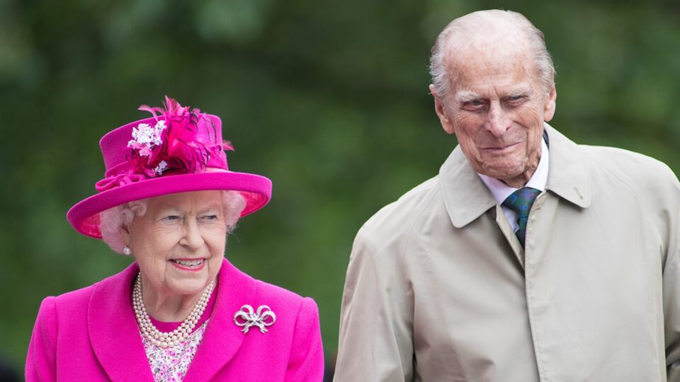 ФОТО: Кралицата Елизабета Втора и принцот Филип ја прославуваат 73 годишнината од бракот