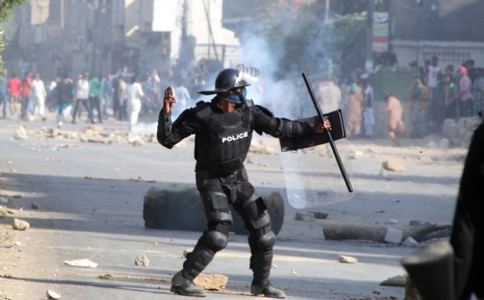 Уапсени стотици опозициски демонстранти во Пакистан