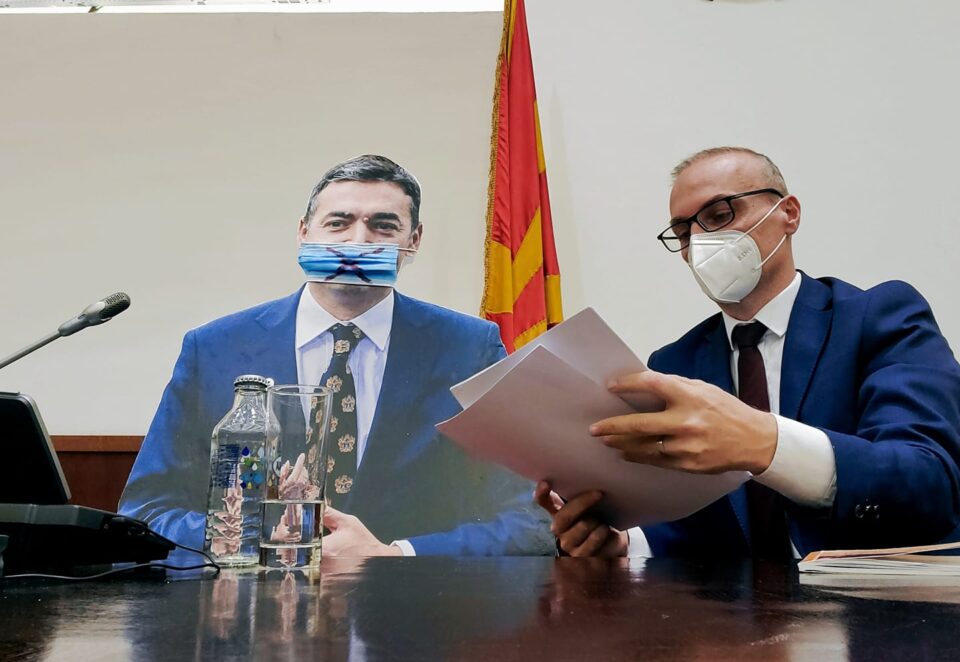 Милошоски: Димитров слика има, тон нема, во Македонија за разлика од ЕУ министрите бегаат од собранието