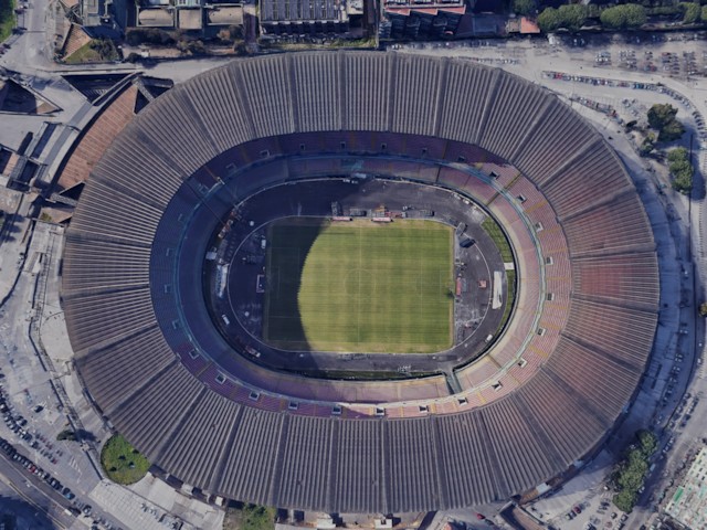 Претседателот на Наполи разгледува опции стадионот да се вика Марадона
