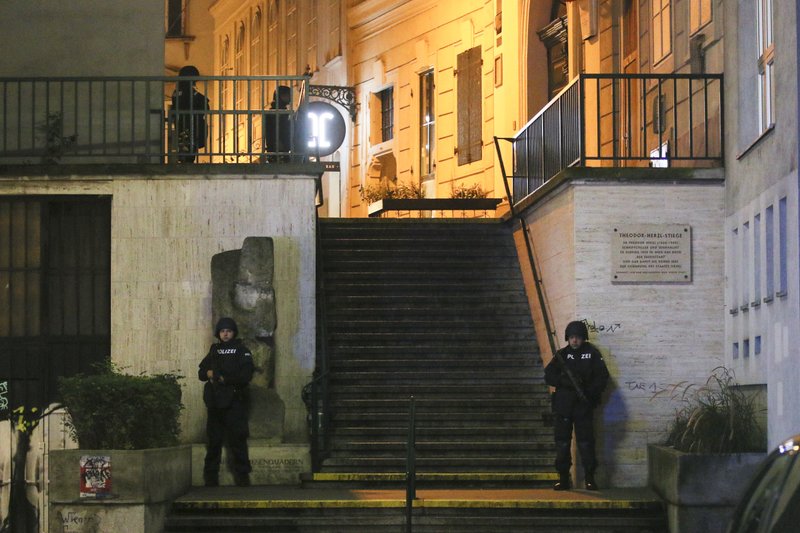 Полицијата во Виена застрела еден напаѓач, по друг се трага