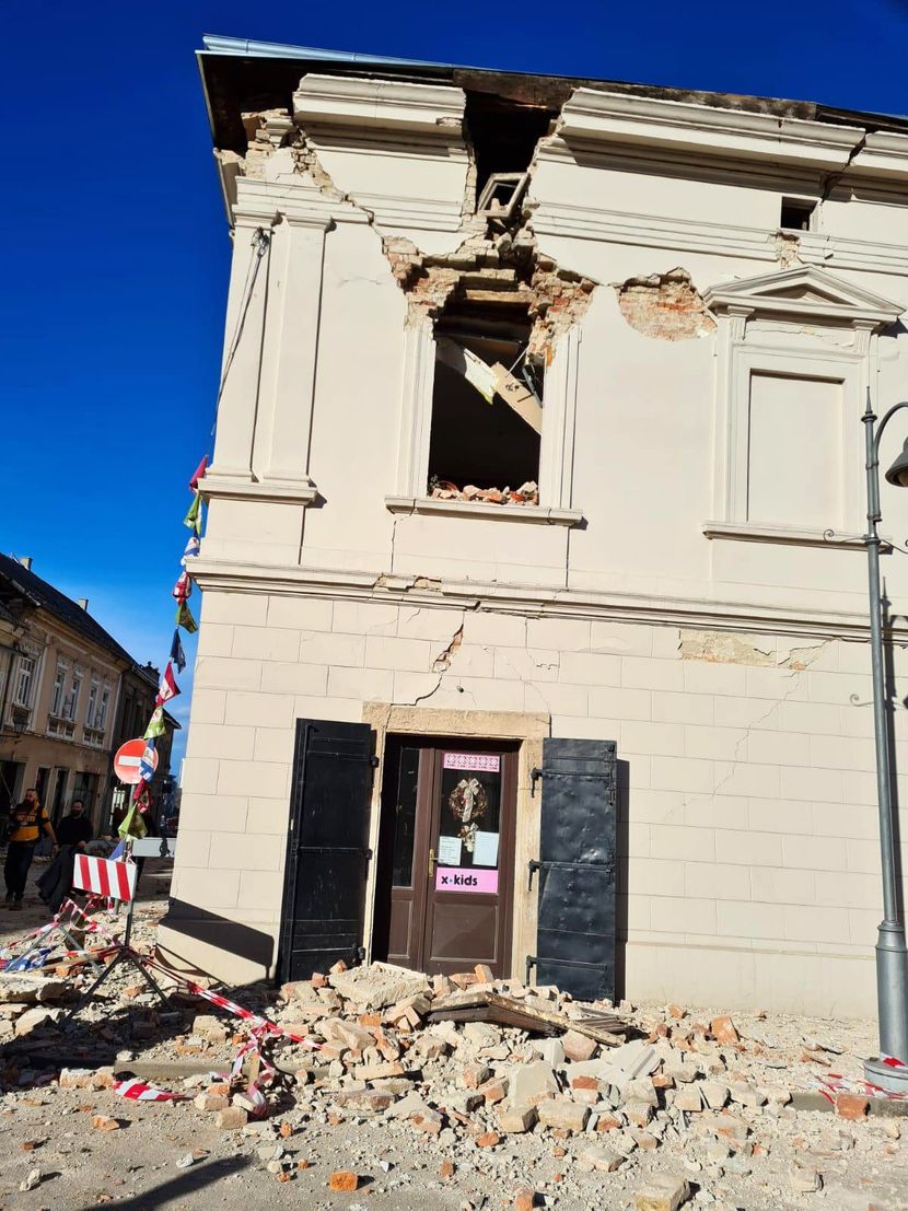 Централна Хрватска рано утрово погодена од два нови силни земјотреси