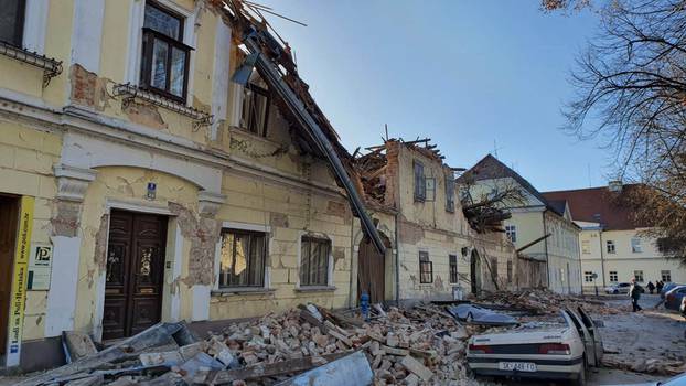 ФОТО: ЗА САМО НЕКОЛКУ СЕКУНДИ ПУСТОШ – погледнете што направи земјотресот во Сисак, Петриња и Загреб