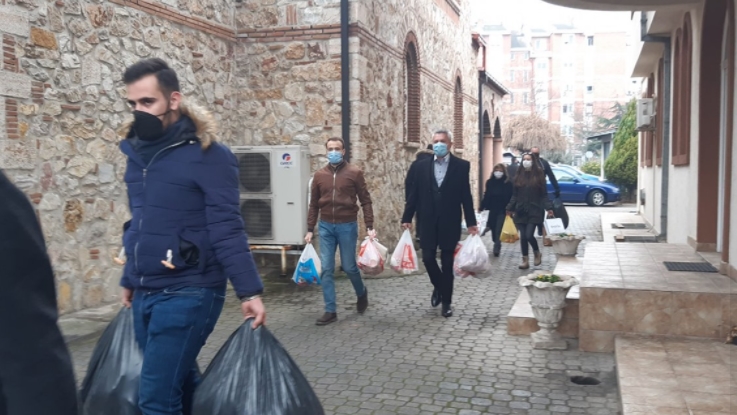 Традиционална хуманитарна акција на ОК Ѓорче Петров – донираа храна и облека