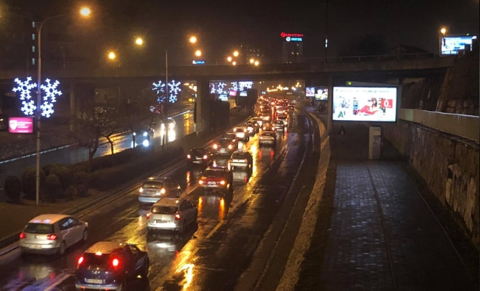 Колони возила на протестот од Аеродром, граѓаните бараат оставка од Заев (ФОТО)