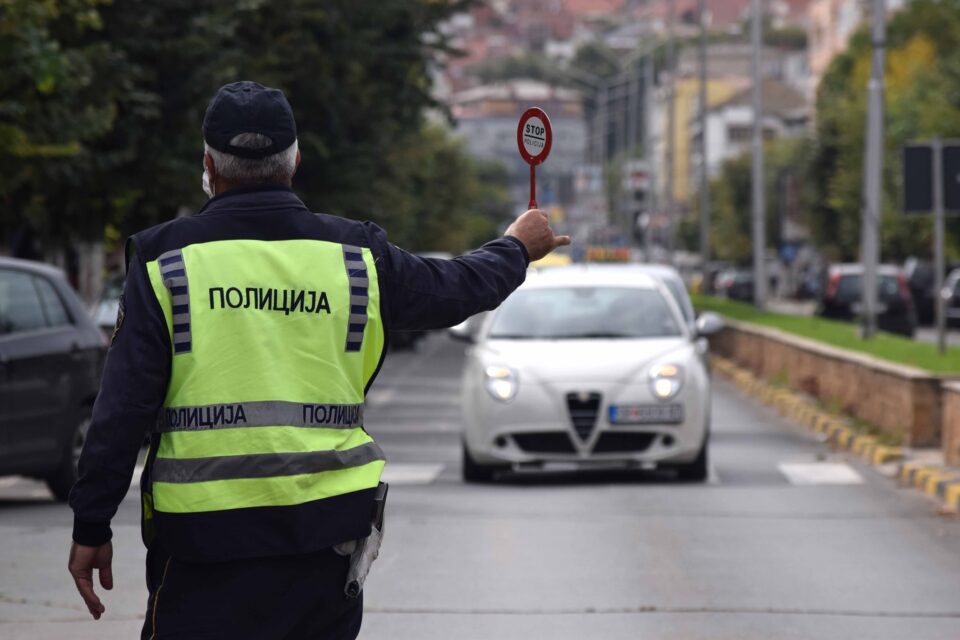Полицијата казни 132 возачи во Скопје