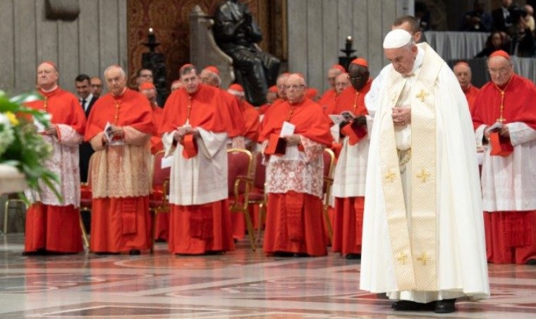 Паника во Ватикан: Најблиските соработници на папата заразени со коронавирус