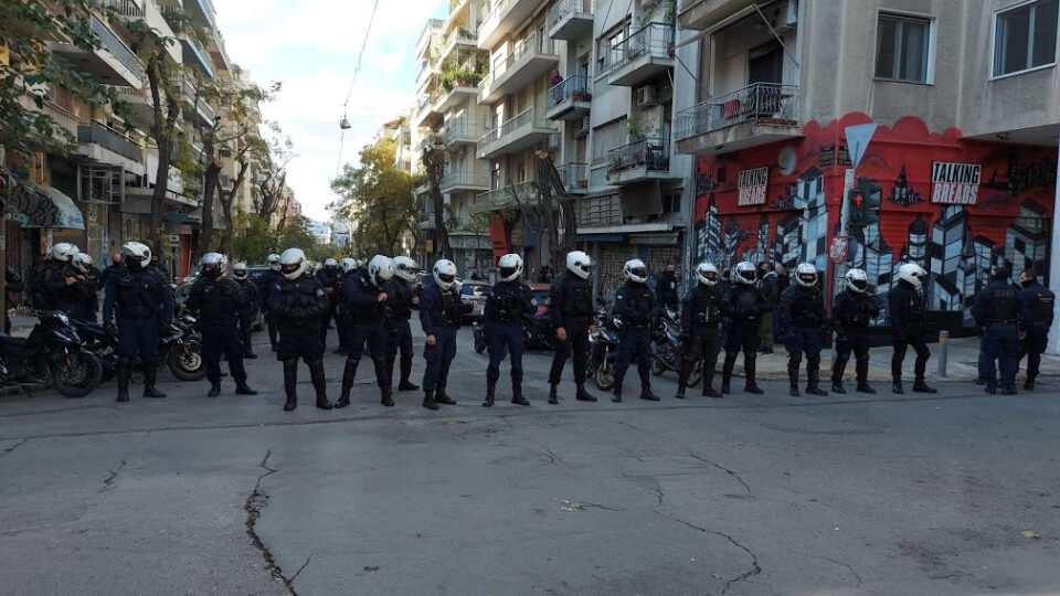 Над 100 приведени во Атина поради забраната за собири на годишнината од убиството на Григоропулос
