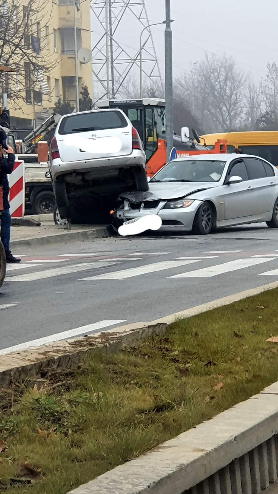 Страшна сообраќајка во Бутел 2 – едно возило смачка друго