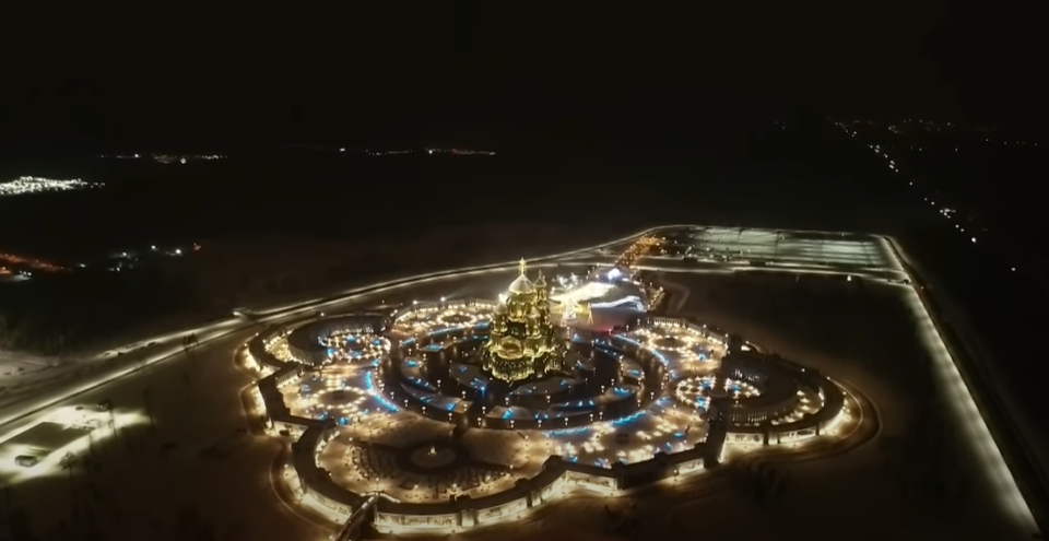 Величенствена сцена: Погледнете како блесна главниот храм на руската војска за Божиќ
