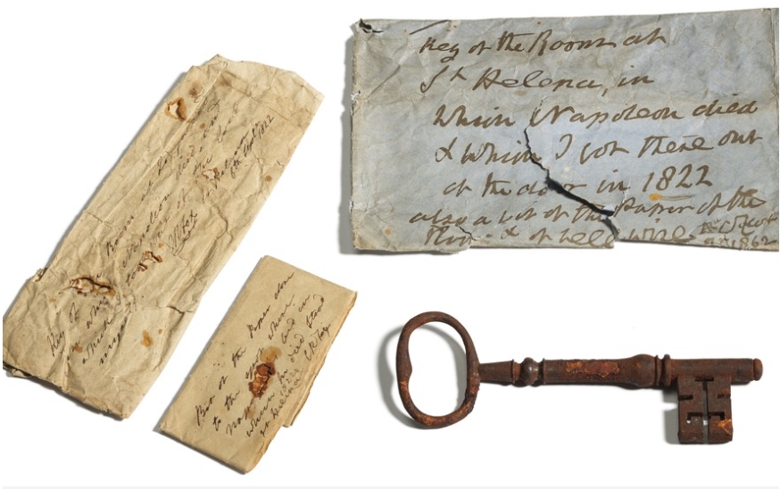 ФОТО: Клучот од занданата во која починал Наполеон, продаден за 92.000 евра