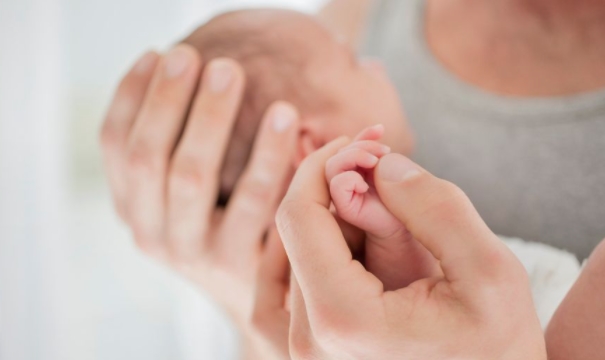 Од денеска татковците во Хрватска имаат право на платено отсуство по раѓање на бебе