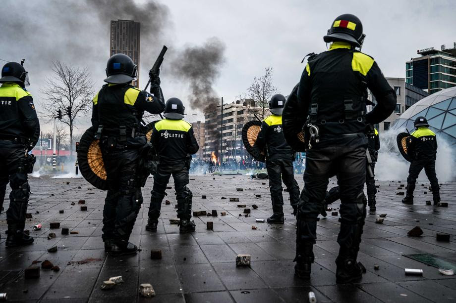 Во Европа се зголемува незадоволството поради рестриктивните мерки