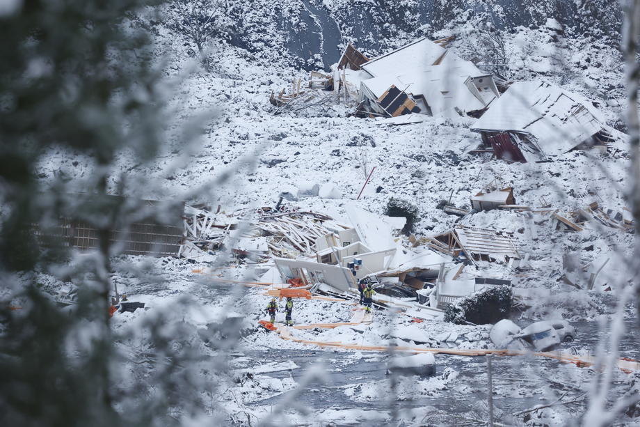 Седум загинати при свлечиште во Норвешка, пронајдено тело на 2 годишно дете