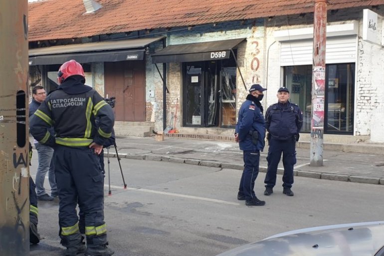 ФОТО: Фрлена бомба во кафуле во Белград