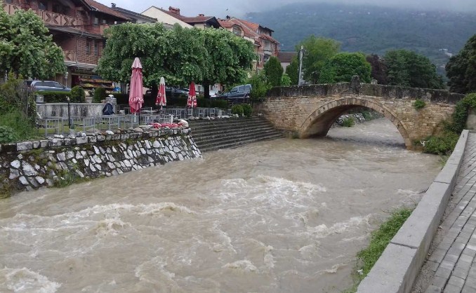 Локални излевања на Вардар, Крива Река и Пчиња, се очекува натамошно зголемување на водостоите