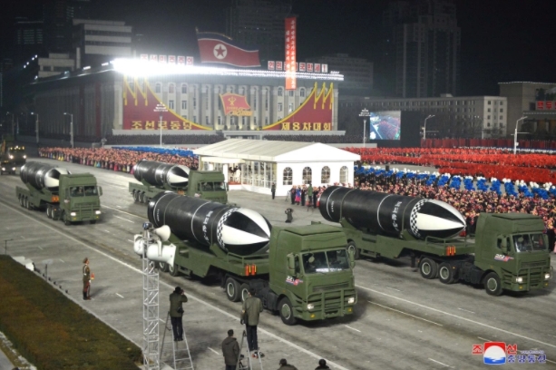 Северна Кореја ја претстави ракетата „Пукгуксонг-5“- „најмоќното оружје на светот“