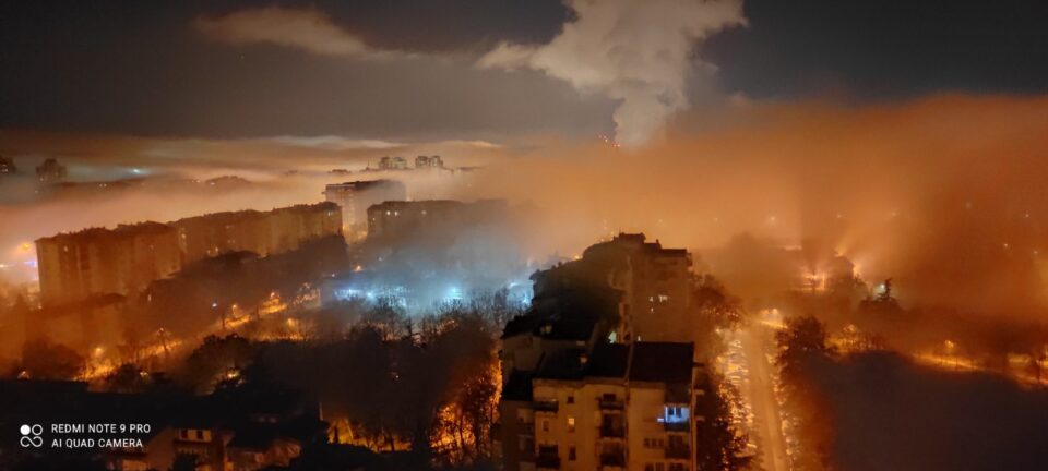 Советничка група на ВМРО-ДПМНЕ: Шилегов не мрдна со прст за решавање на аерозагадувањето, запрепастувачки фотографии – Скопје се гуши