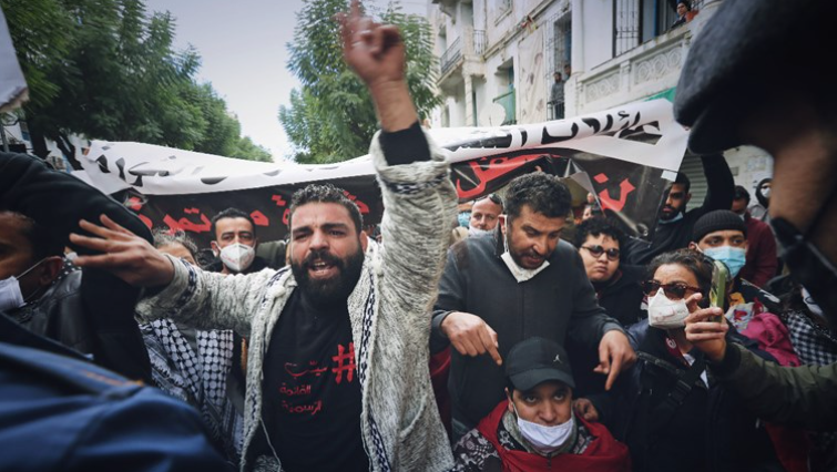 Насилни протести во Тунис поради економската криза