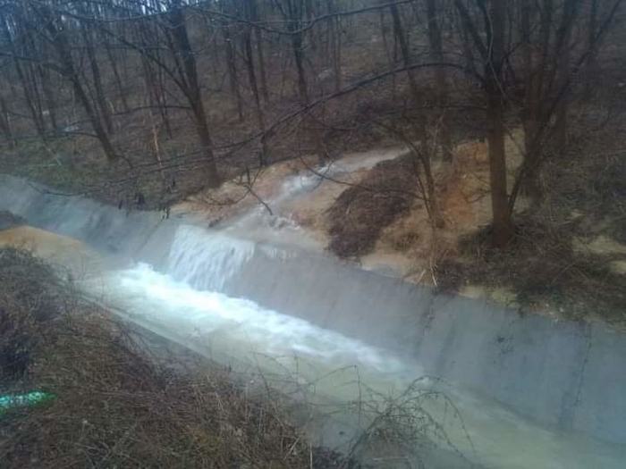 Без вода околу три илјади жители на општина Росоман поради дефект на водоводна линија