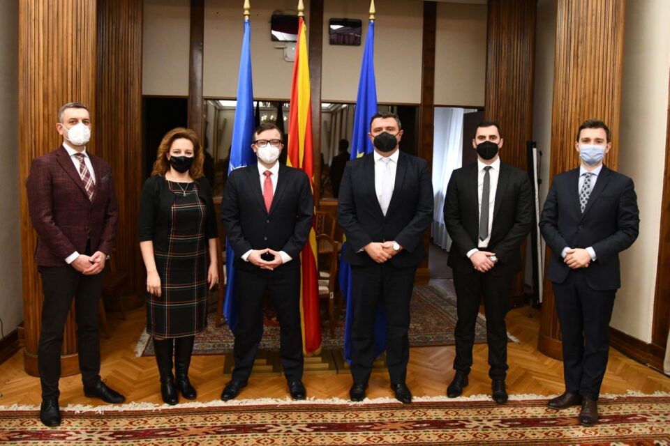 Пратеничката група на ВМРО-ДПМНЕ оствари средба со новиот директор на Фондацијата Конрад Аденауер во Македонија