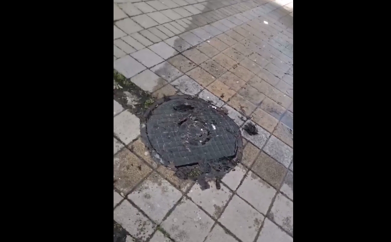 ВИДЕО: Фекалии од шахта се излеваат сред центарот на Скопје