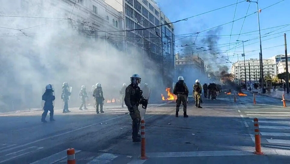 Приведени 52 лица на вчерашните студенски протести во Атина