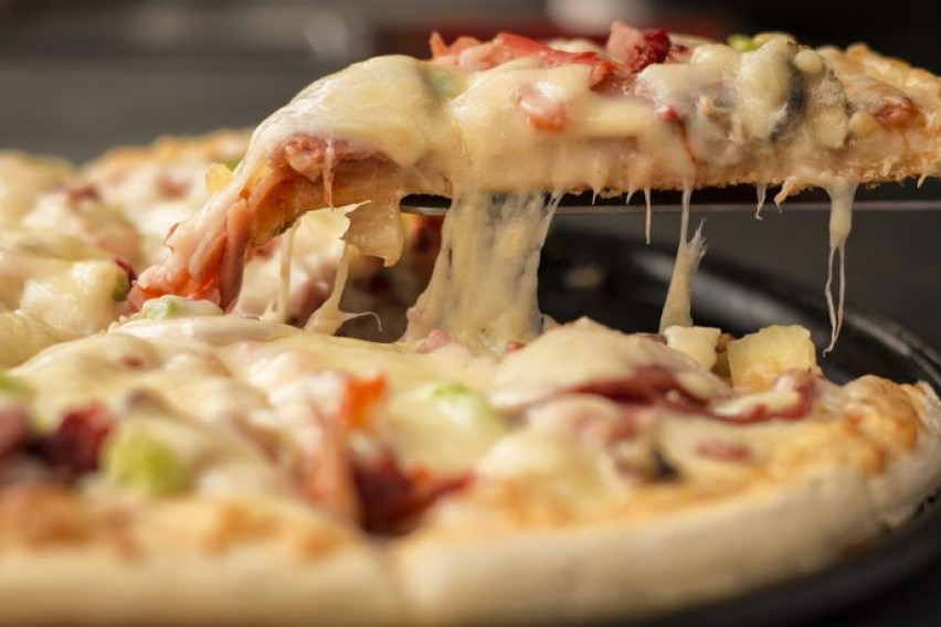 Рецепт за сочна пица кој би го налутил секој вистински Италијанец