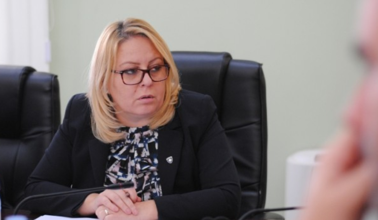 Во Косово министерката за финансии си поднесе оставка – именуван на тоа место е досегашниот заменик министер