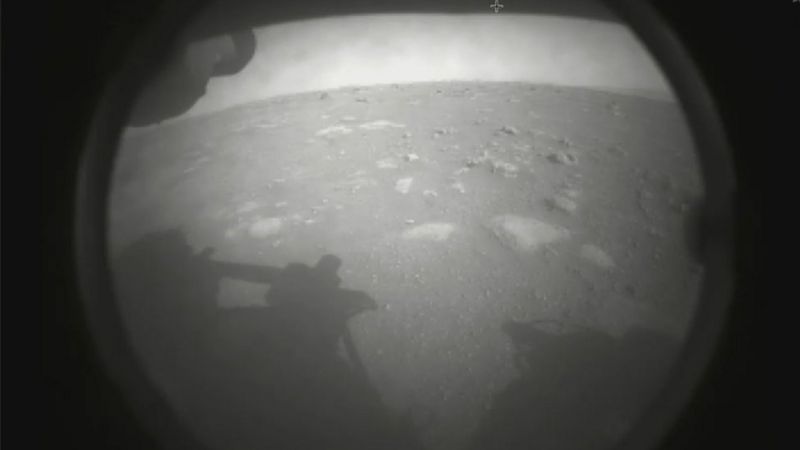ФОТО: Роверот на НАСА слета на Марс, ова е првата фотографија