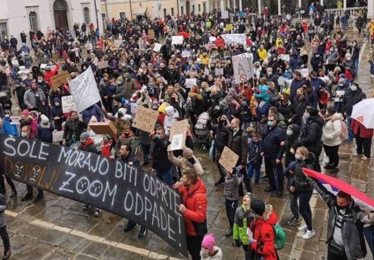 Словенија: Продолжуваат протестите поради затворањето на училиштата