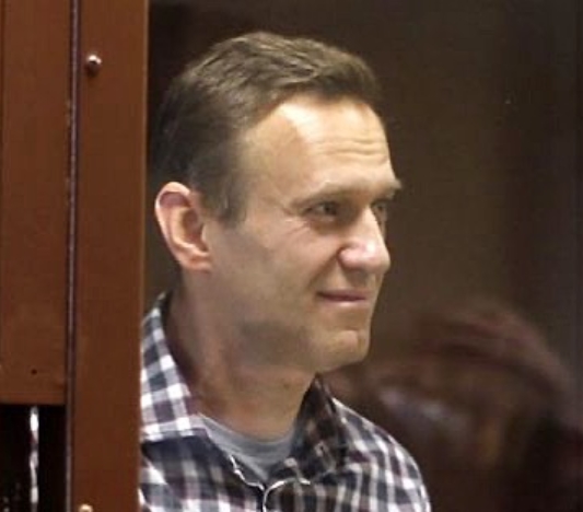 Навални штрајкува со глад, управата на затворот тврди: Тој ја добива потребната медицинска нега