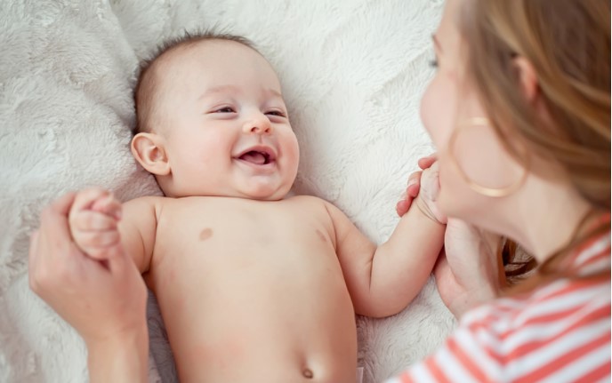 Не е само рефлекс, бебињата вистински се смеат