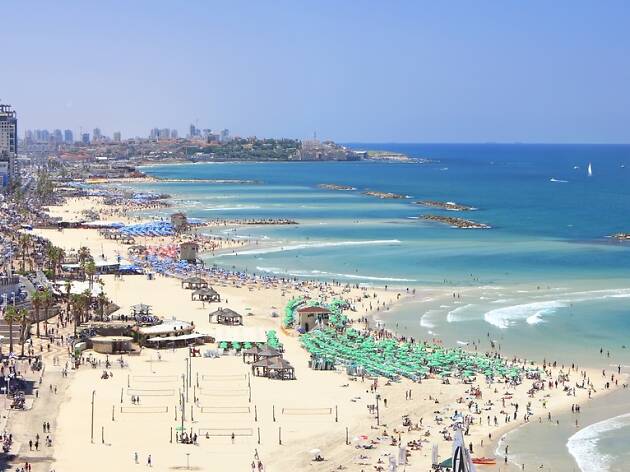 Израел ги отвора плажите, вакцинирани над 4,5 милиони лица