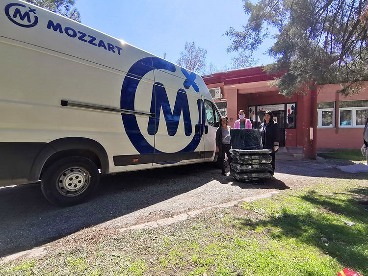 Mozzart со донации на техничка опрема во повеќе установи низ државата