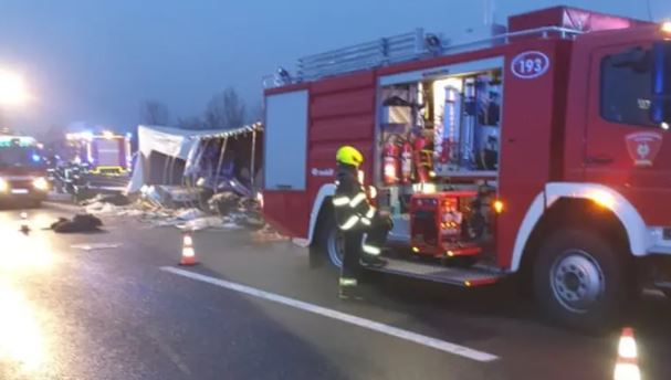 ФОТО: Камион се преврте во Хрватска – Четворица загинати, неколку повредени лица