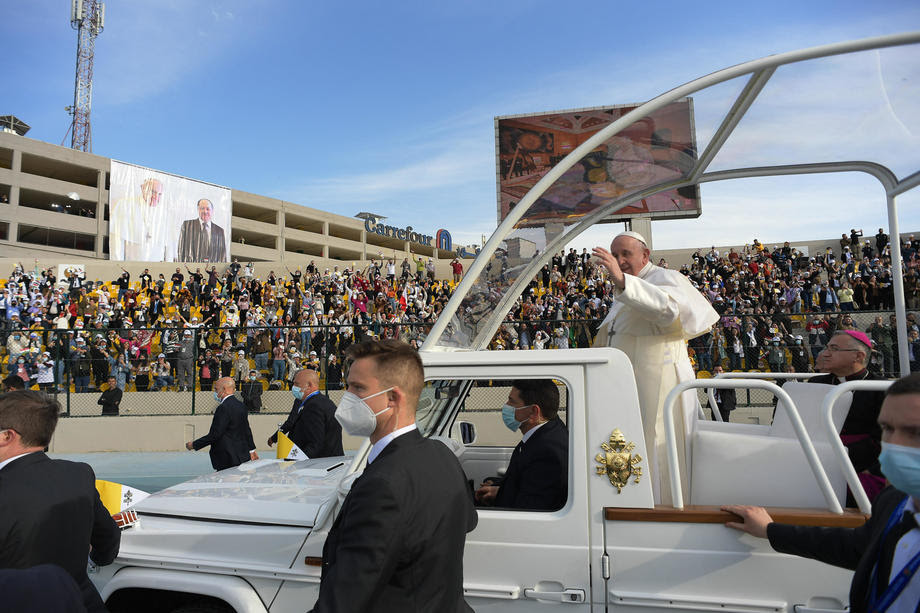 Папата Франциск ја заврши историската посета на Ирак