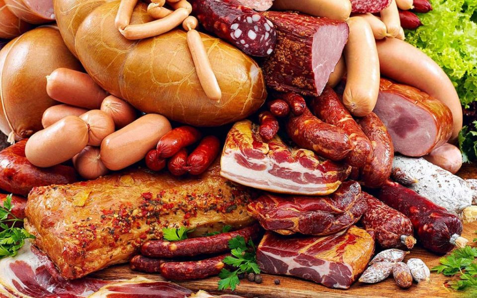 НОВ ЦЕНОВЕН ШОК ЗА ПОТРОШУВАЧИТЕ: Сувомесните производи ќе поскапат ако не се дозволи увоз на 6.400 тони замрзнато свинско месо