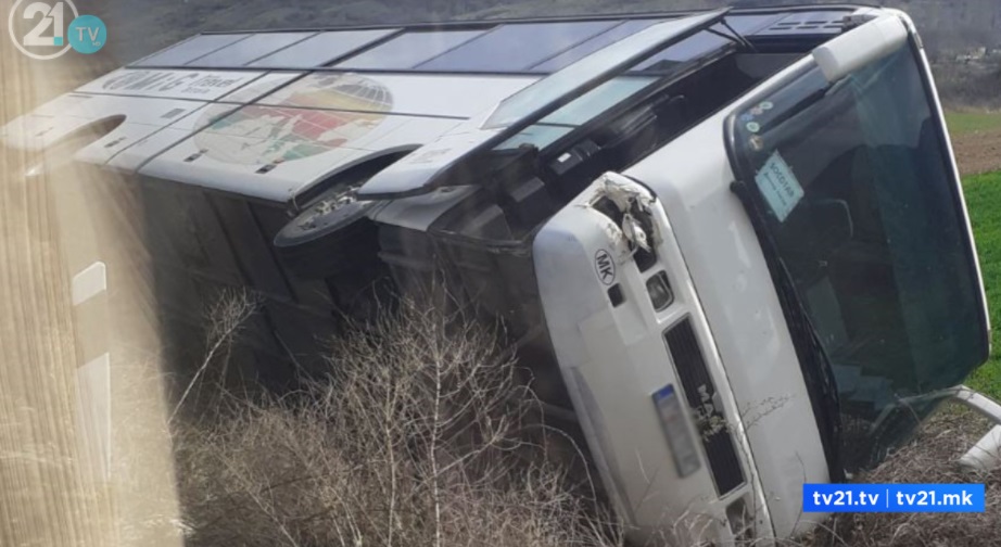 Најмалку 17 загинати и 70 повредени во судир на два автобуса во Авганистан