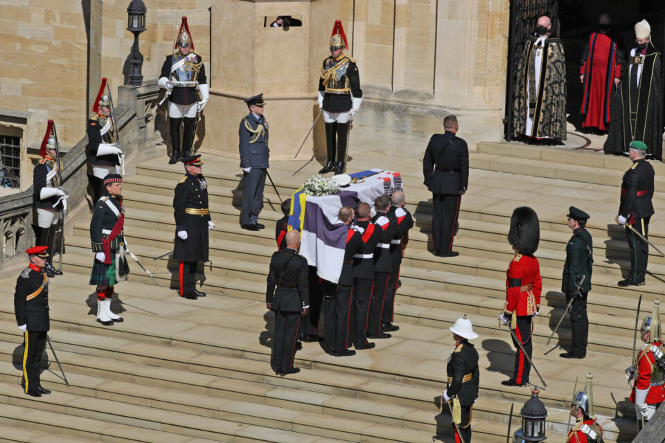 ФОТО: Погребна церемонија на принцот Филип, едноминутно национално молчење