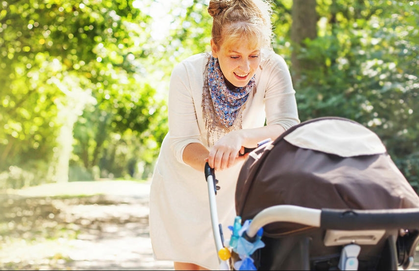 Опасно е по живот: Родители, престанете да го правете ова кога вашето бебе е во количка!