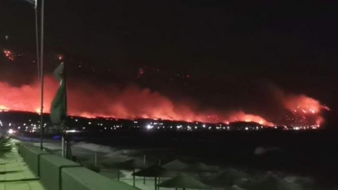 Во пожарот кај грчкиот град Коринт изгореа 5.200 хектари шума