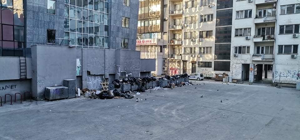 ЏАБЕ ЗЕЛЕНИОТ КРОВ: Граѓаните револтирани, околу ГТЦ и стамбените згради преплавено од смет! (ФОТО+ВИДЕО)