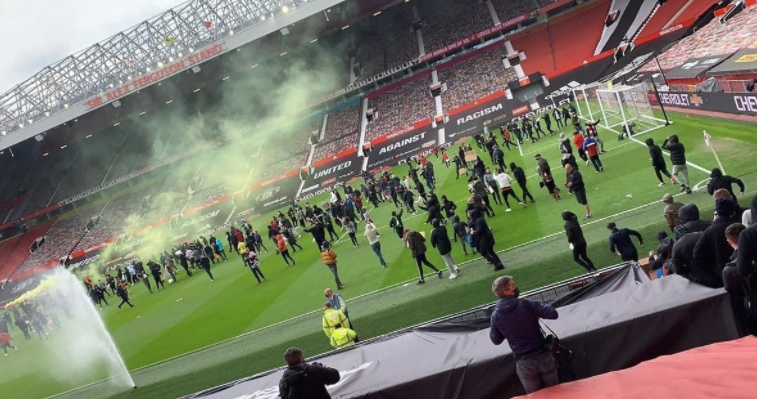 Навивачите на  Манчестер Јунајтед револтирани бараат оставка од Глејзер – откажан натпреварот Манчестер Јунајтед – Ливерпул