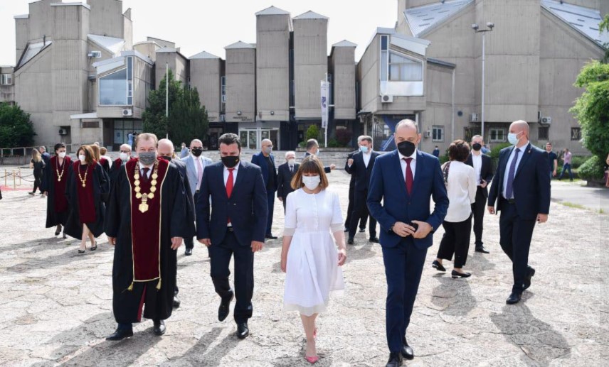 Граѓаните до Царовска: „Како Јуда им се поклонувате на светците Кирил и Методиј, па уништувате сè за што тие се залагале“