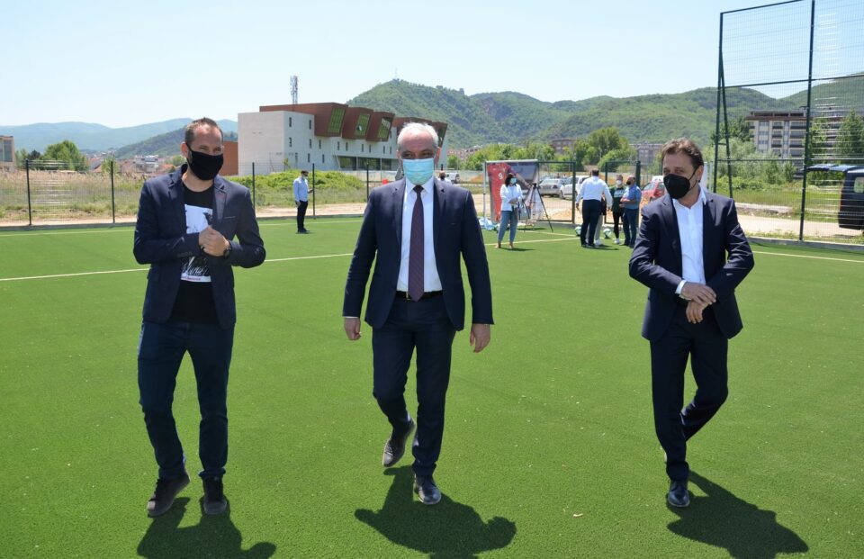 Пуштен во употреба нов фудбалски терен со вештачка трева во Струмица